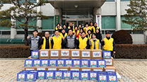 Danyang Plant delivers “Happy Boxes” for the disadvantaged